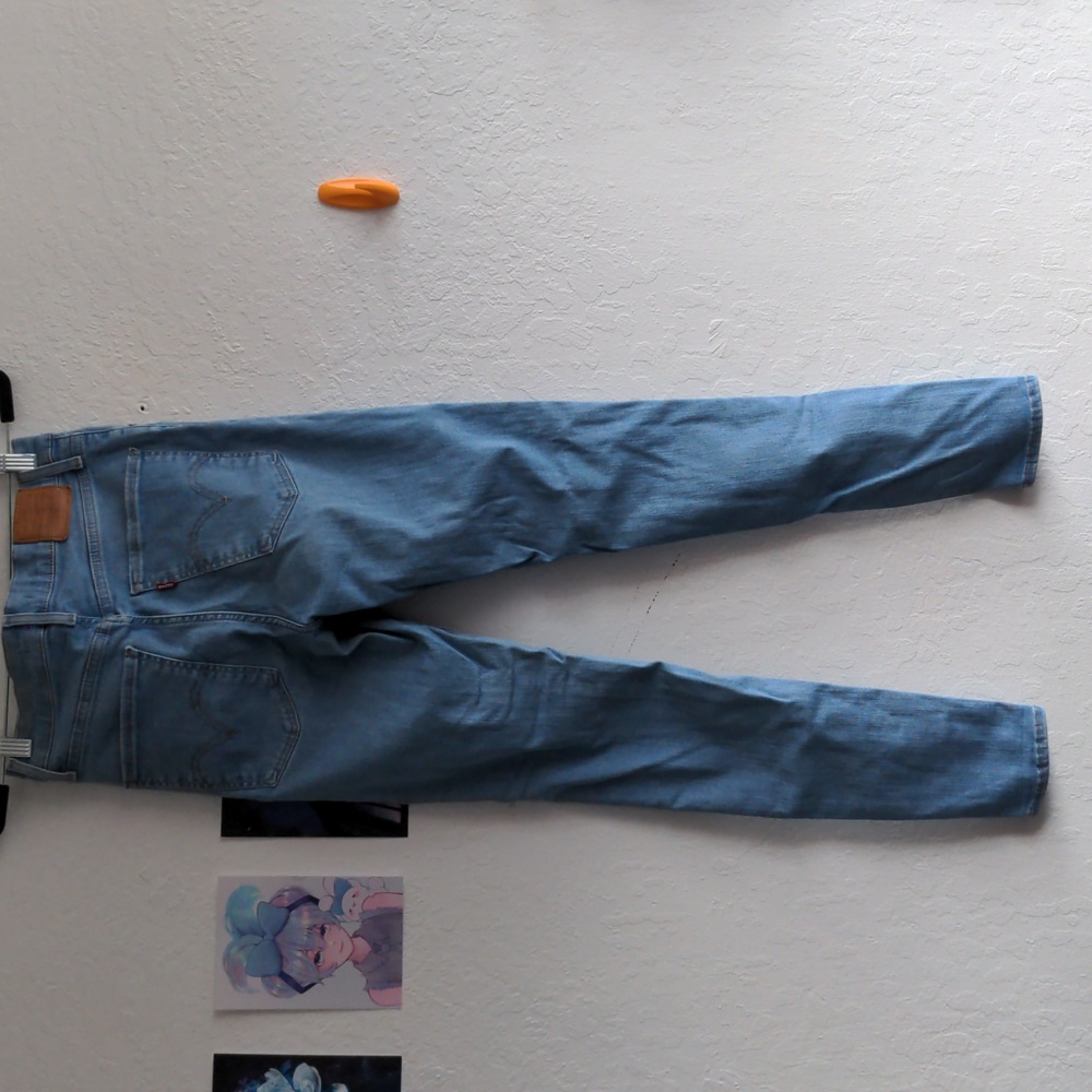 Levi's Mile High Super Skinny Jeans with hole on knee - Picture 3 of 3